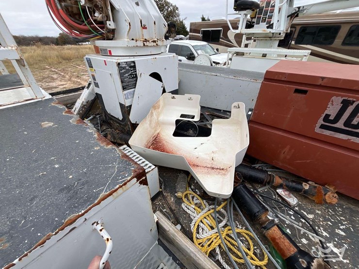 2018-freightliner-m2-106-image-28