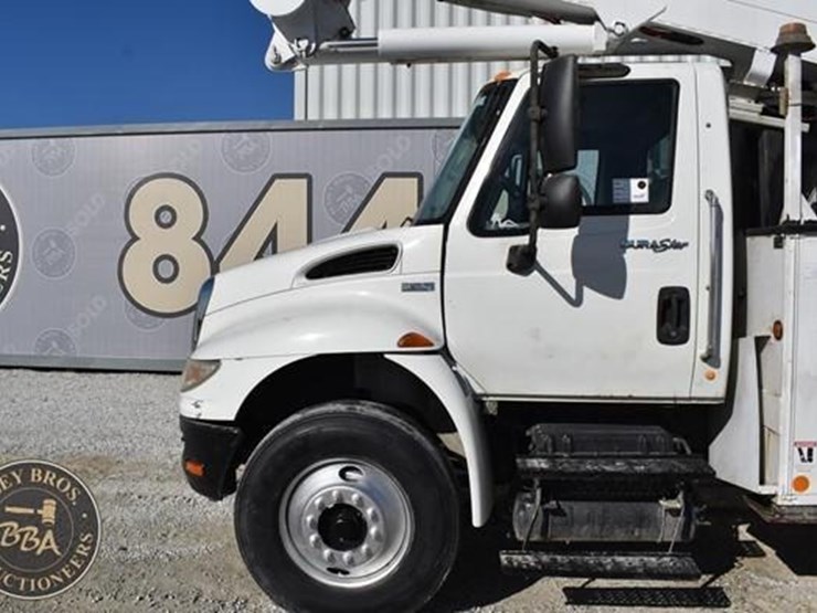 2012-international-durastar-4300-image-11