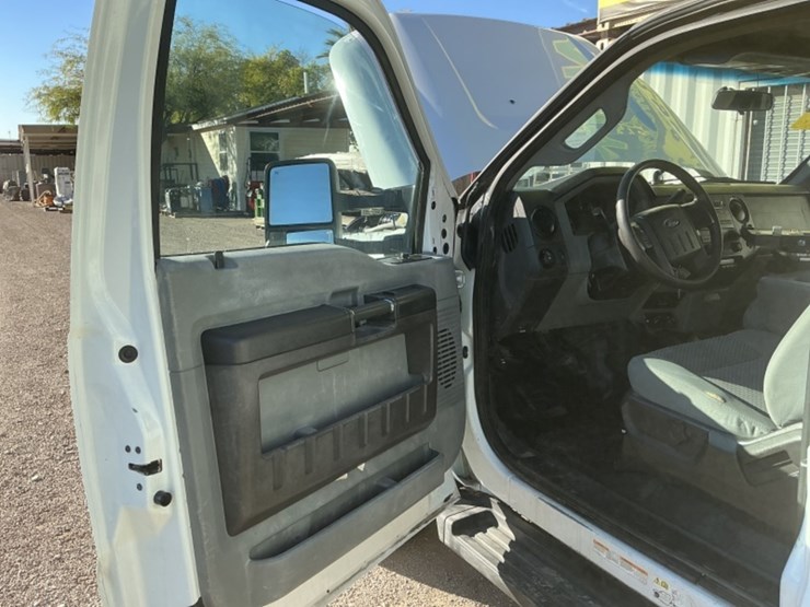 2014-ford-f550-image-27