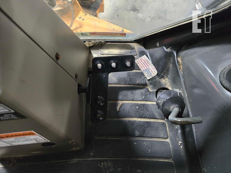 2013-case-580n-image-28