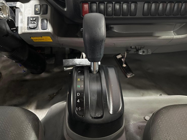 2015-hino-195-image-15