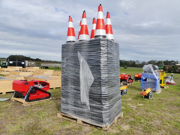(250)-iranch-safety-traffic-cones-image-1