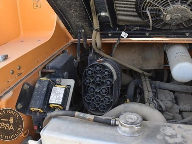 2020-mustang-2550rt-image-31