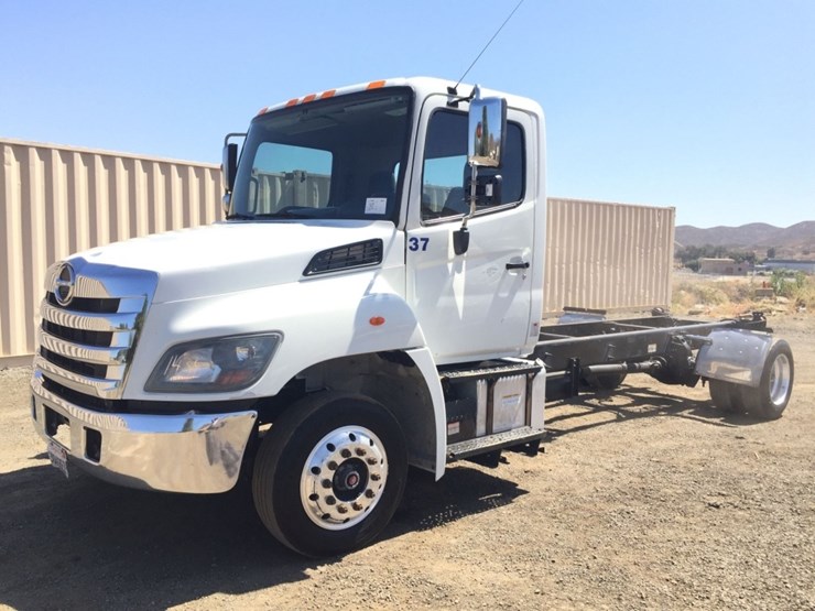 2017-hino-268a-image-1