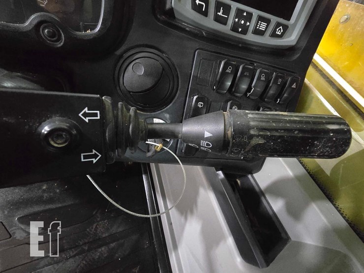 2018-caterpillar-tl1255d-image-22