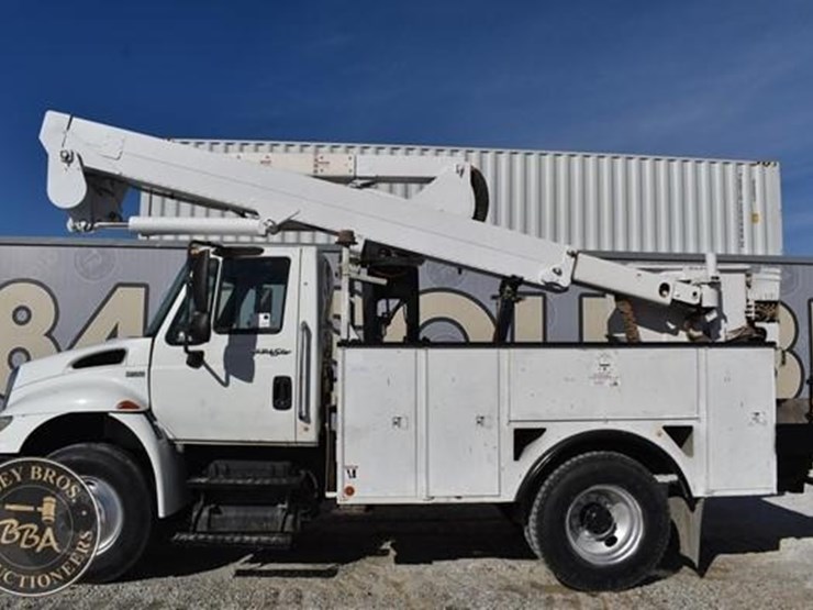 2012-international-durastar-4300-image-2