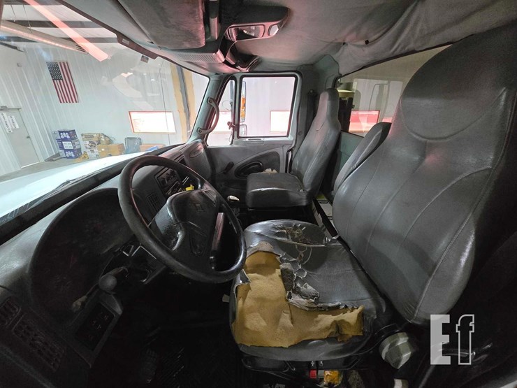 2007-international-7600-image-18