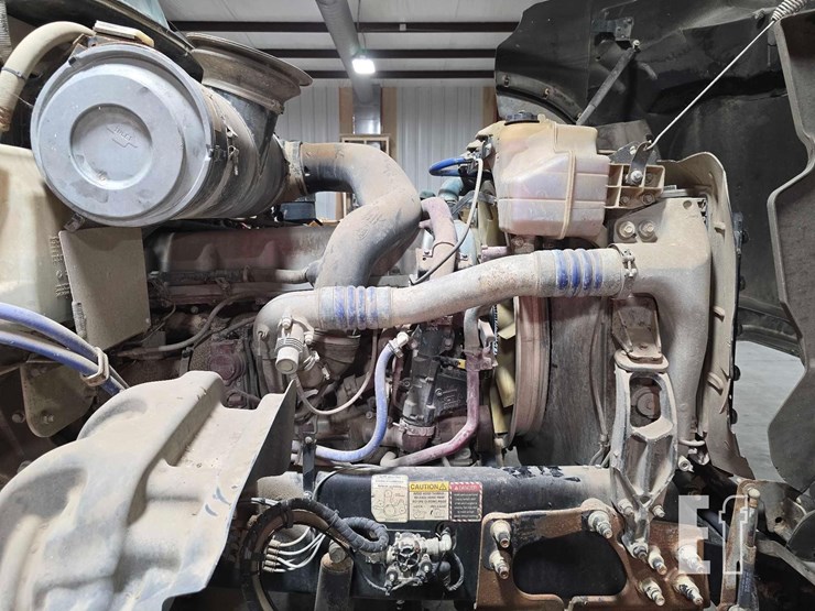 2012-mack-granite-gu713-image-29