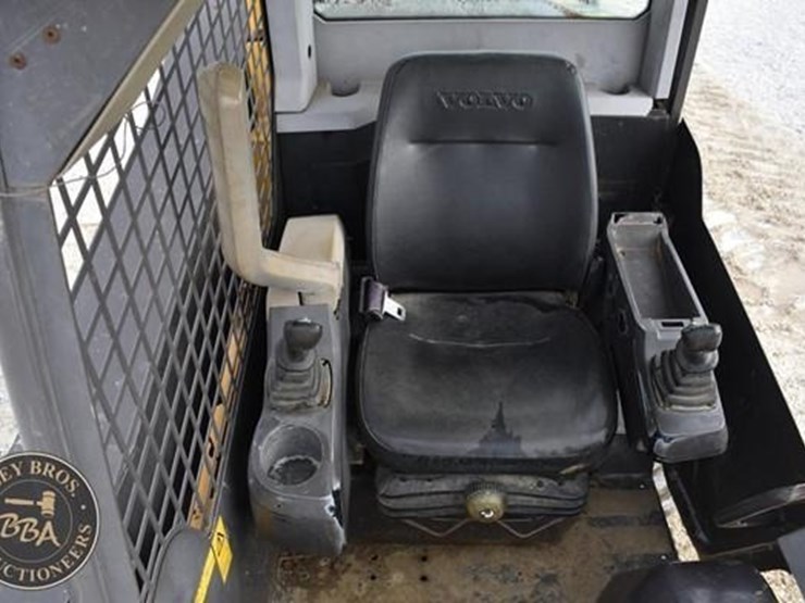 2011-volvo-mc115c-image-16