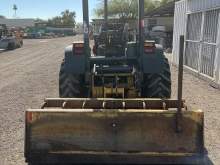 2015-deere-210l-image-6