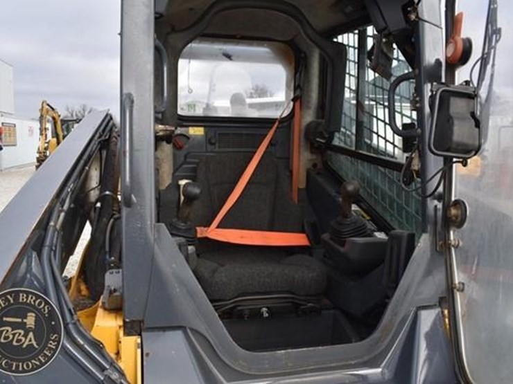 2019-deere-333g-image-46