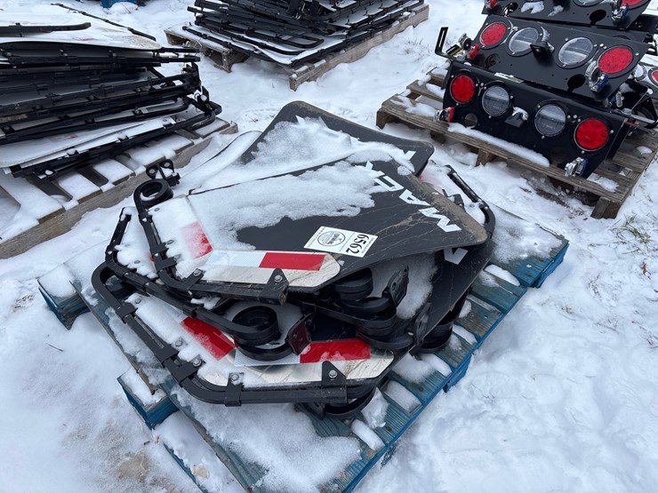 #6562-•-e1.-mack-truck-mud-flaps-image-1