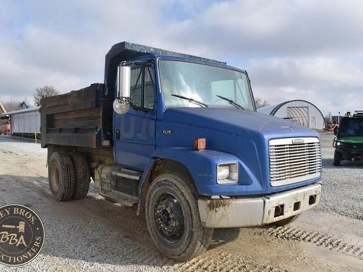 2000-freightliner-fl70-image-10