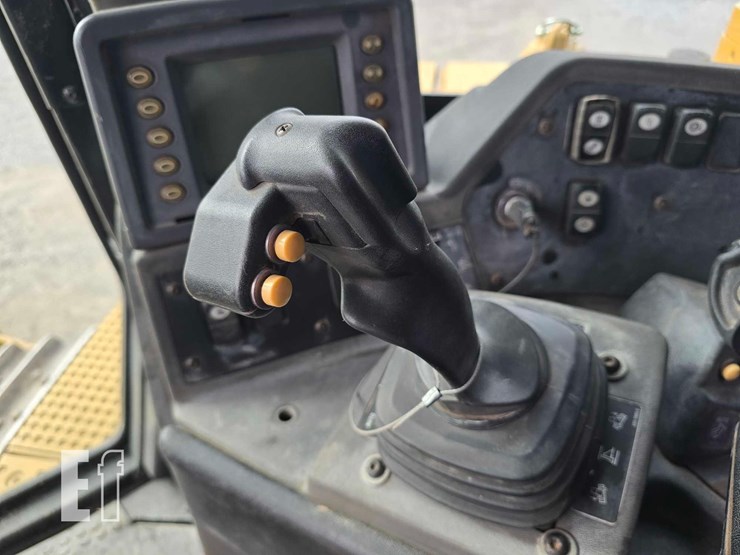 2006-caterpillar-d8t-image-16