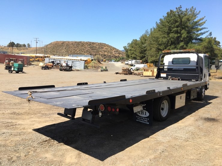 2013-isuzu-nrr-image-3