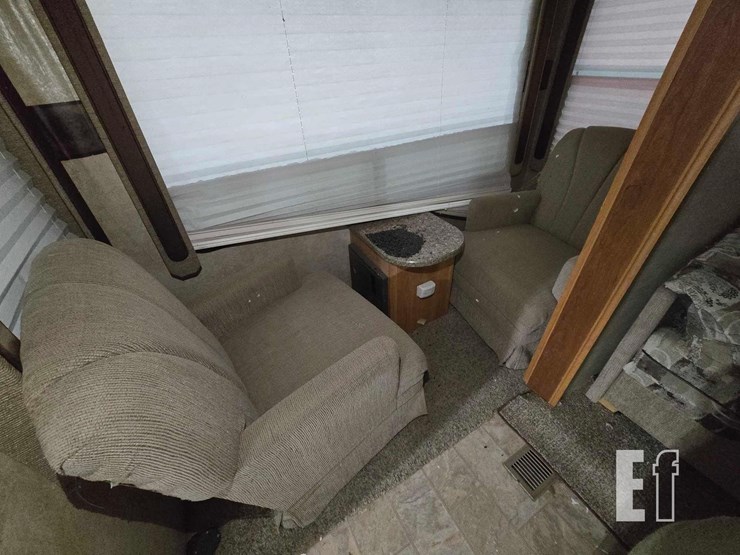 2010-keystone-rv-co-sprinter-310kbs-image-12