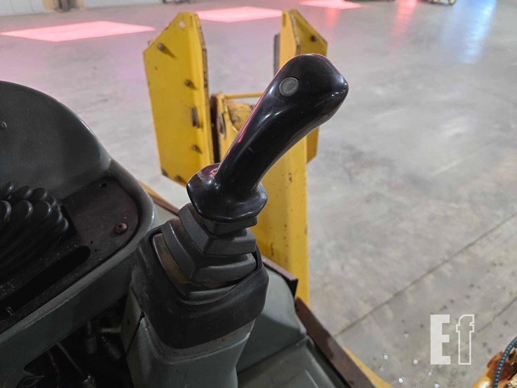 2001-caterpillar-420d-image-23