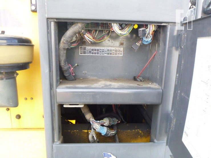 2004-volvo-g86-image-26