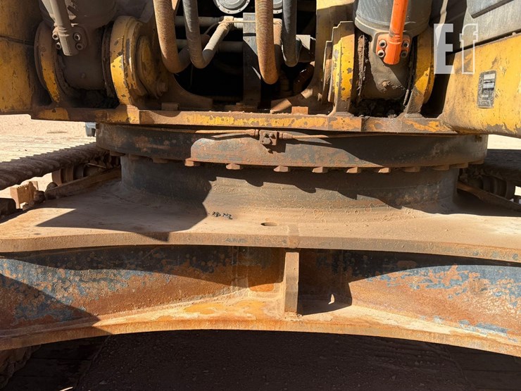 2015-deere-470g-lc-image-22