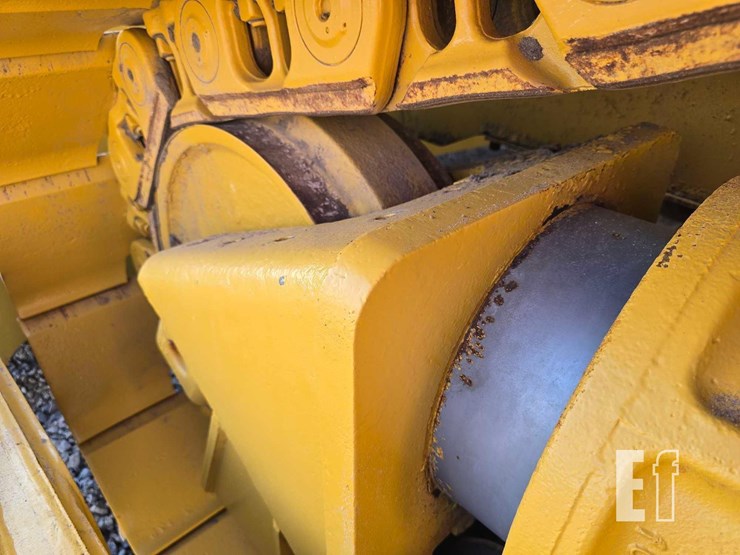 2020-caterpillar-d6-image-24