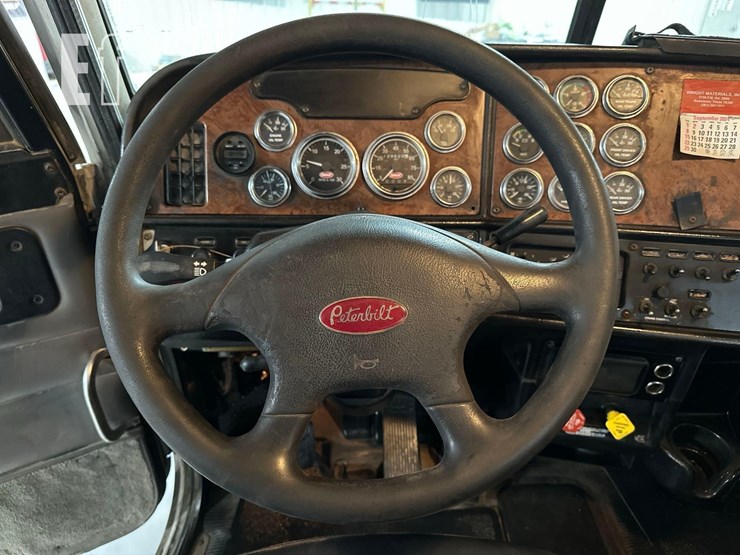 2005-peterbilt-385-image-10