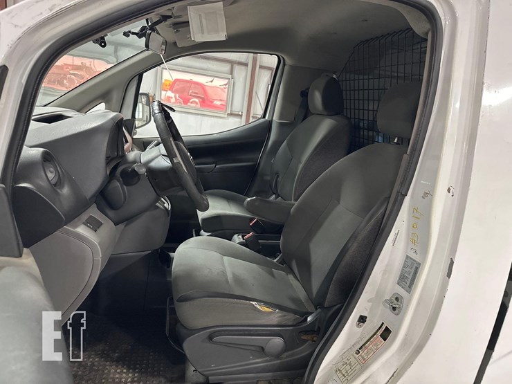 2016-nissan-nv200-image-9