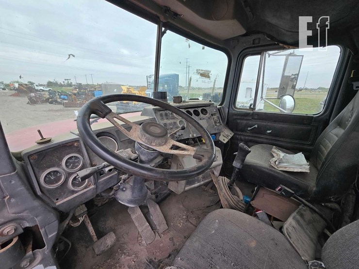 2003-mack-rd688s-image-14