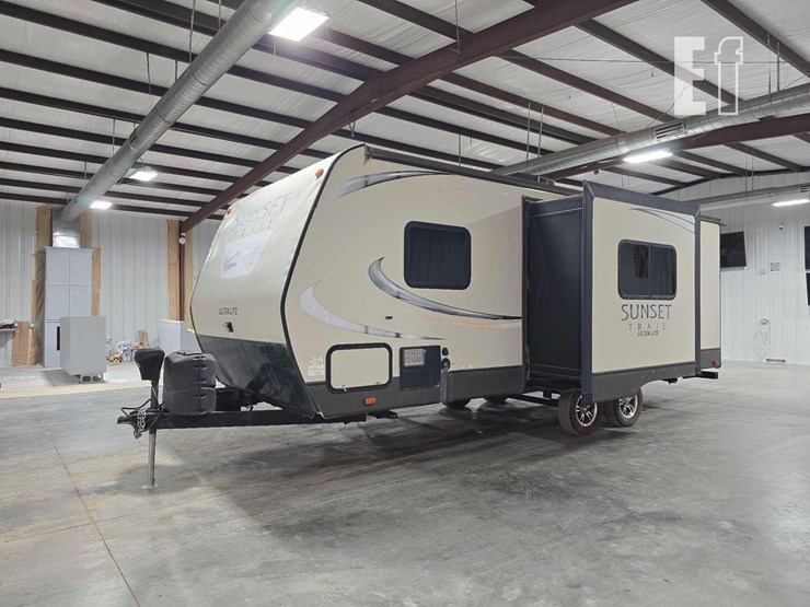 2016-crossroads-sunset-trail-ultra-lite-237bh-image-1