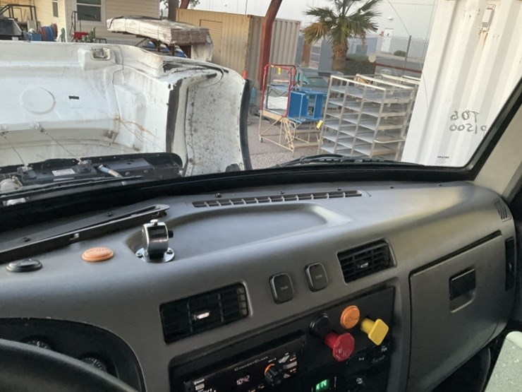 2015-peterbilt-pb348-rolloff-truck-image-25