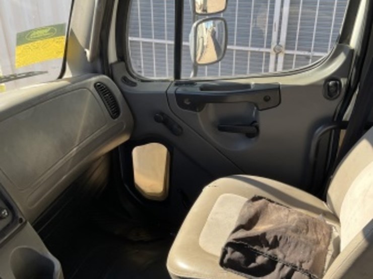 2005-freightliner-m2-dump-truck-image-25