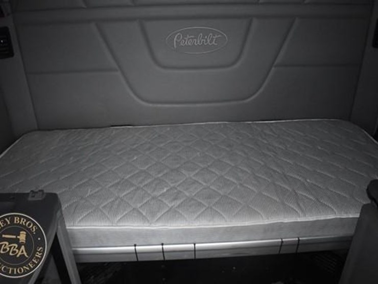 2015-peterbilt-579-image-47