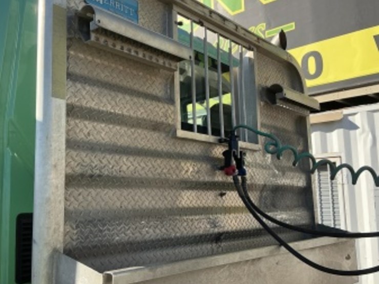 2011-international-7600-image-30