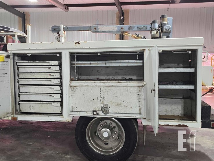 2006-ford-f550-image-17