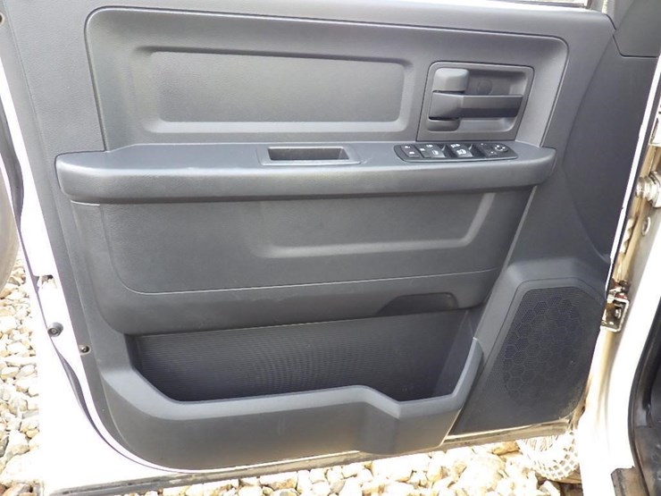 2010-dodge-2500-image-18