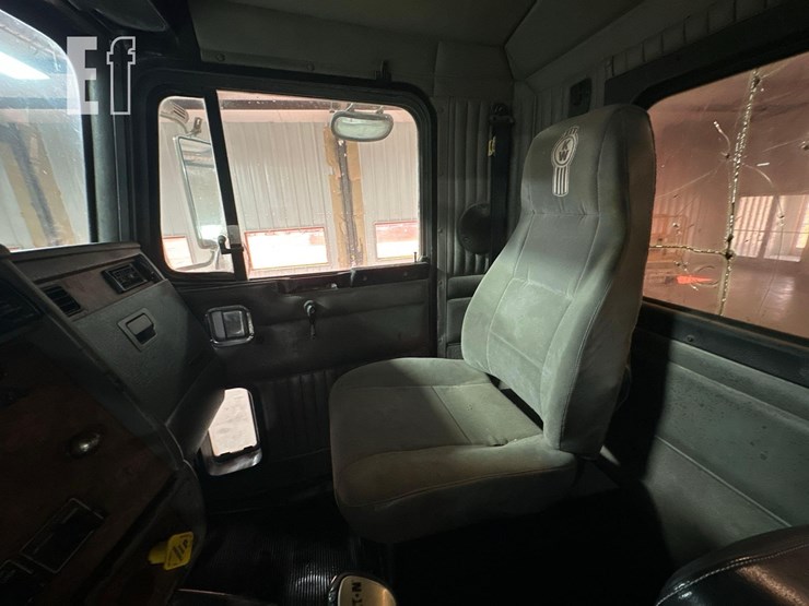 2003-kenworth-t800-image-16