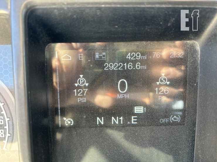 2020-mack-granite-64ft-image-17