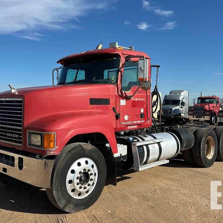 2013 MACK PINNACLE CHU613
