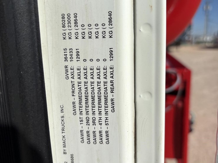 2013-mack-granite-gu713-image-24