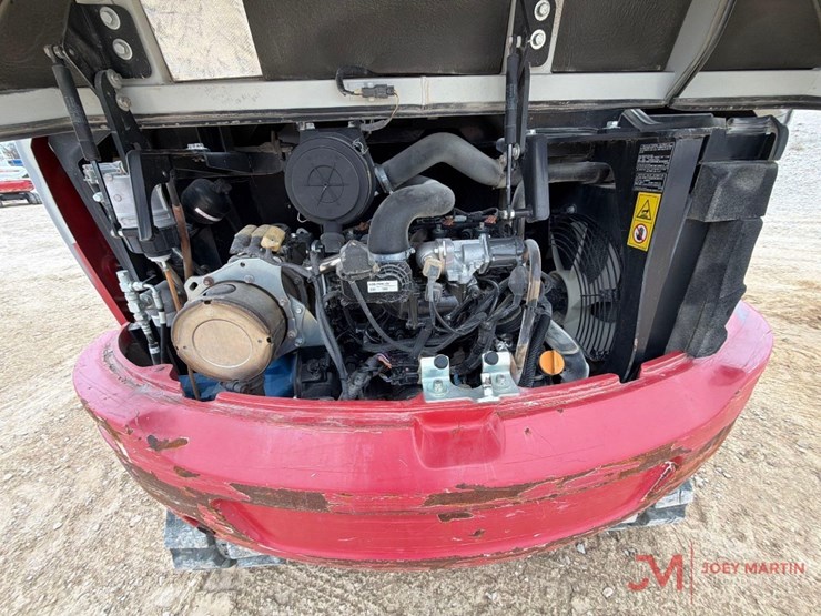 takeuchi-tb240-image-13