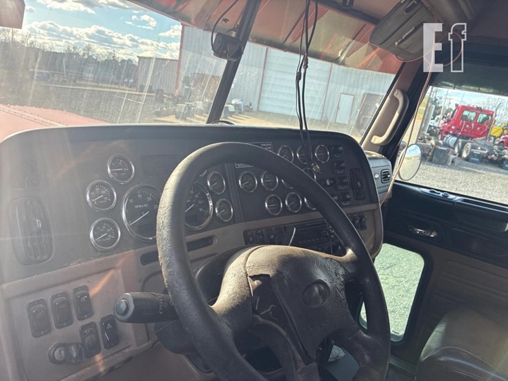 2013-peterbilt-389-image-12