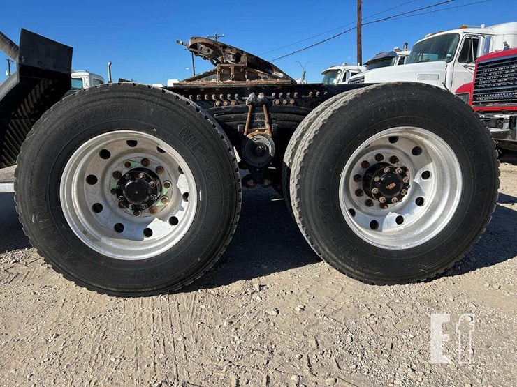 2020-mack-pinnacle-64t-image-14