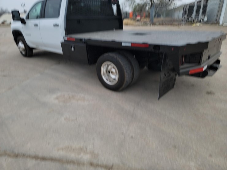 2021-chevrolet-3500-image-5