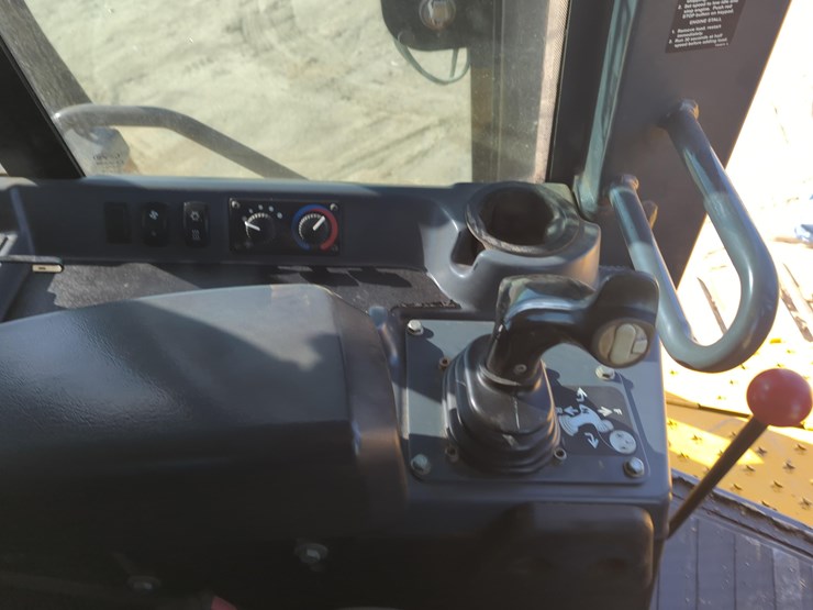 2018-deere-850k-lgp-image-16