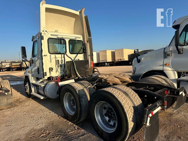 2013-freightliner-cascadia-125-image-5