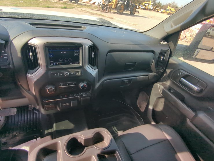 2022-chevrolet-2500-image-12