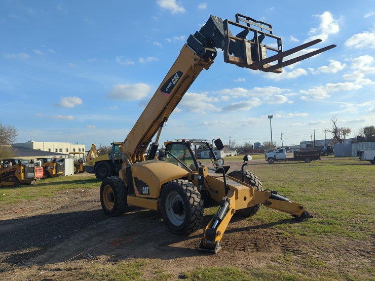 2019-caterpillar-tl1055d-image-3
