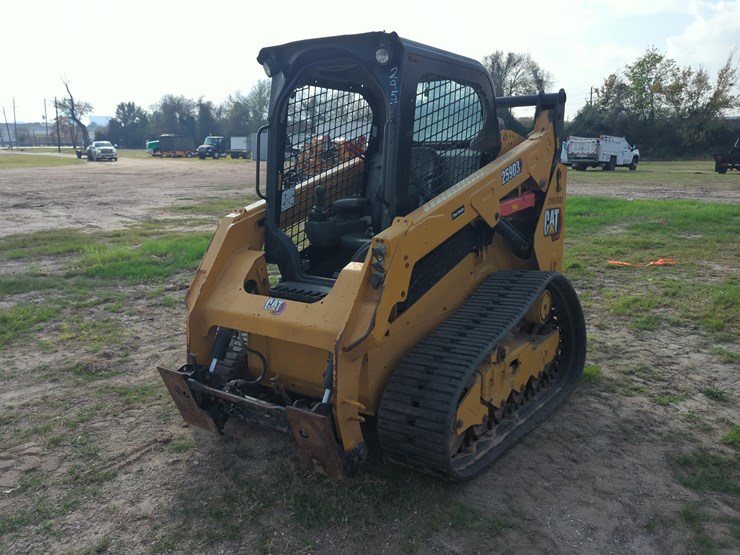 2020-caterpillar-259d3-image-2