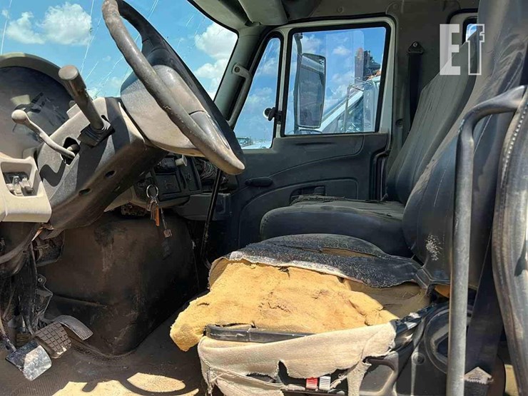 2011-international-durastar-4400-image-7