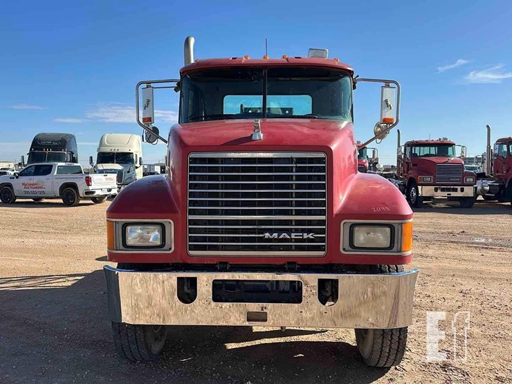 2012-mack-pinnacle-chu613-image-2