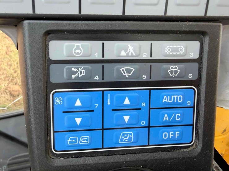 2021-komatsu-pc210-lc-11-image-32